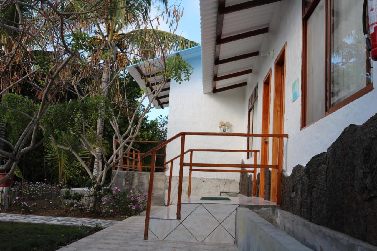 Cartago Bay Villa Puerto Villamil Exterior photo