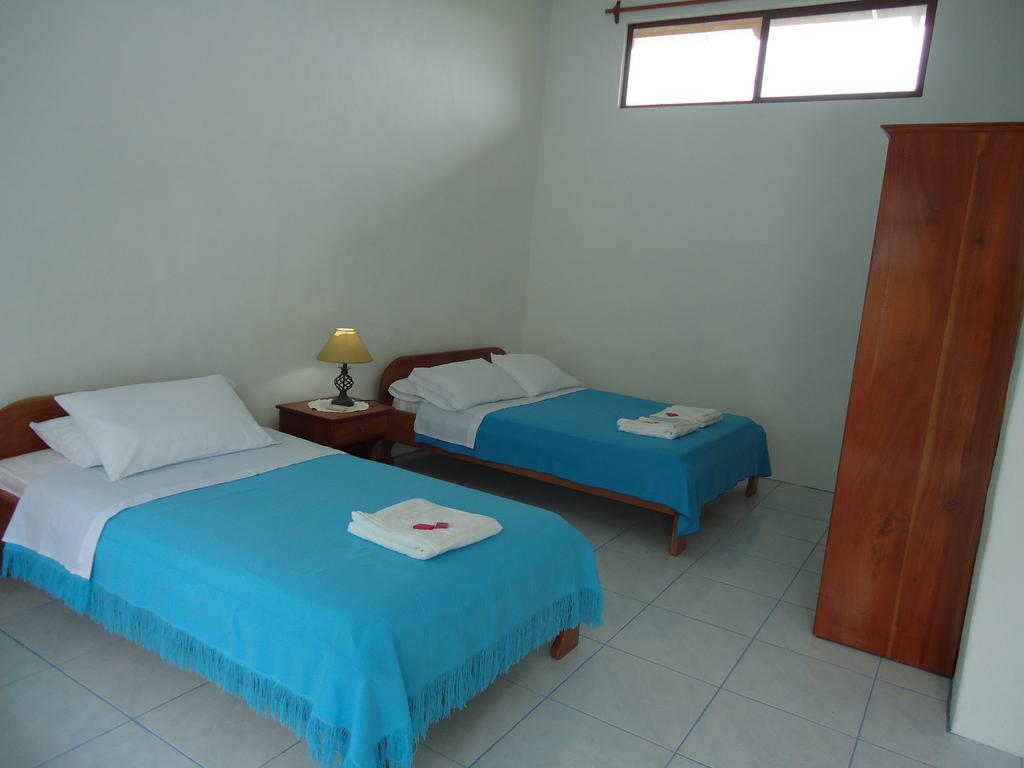 Cartago Bay Villa Puerto Villamil Room photo