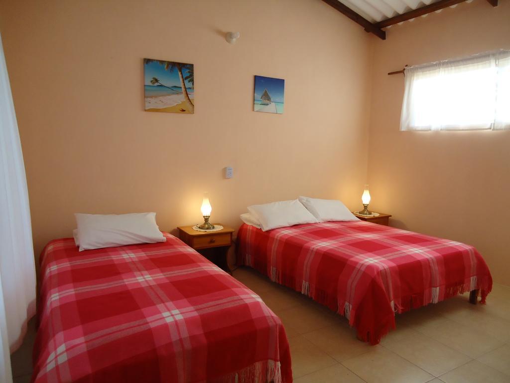 Cartago Bay Villa Puerto Villamil Room photo