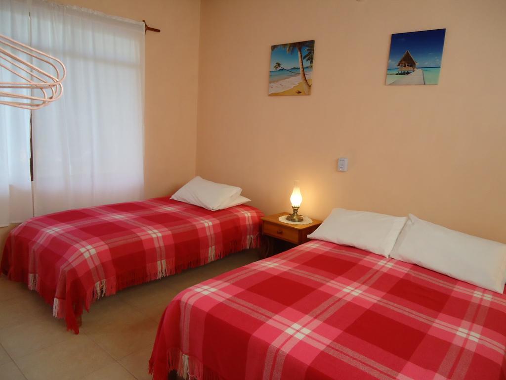 Cartago Bay Villa Puerto Villamil Room photo