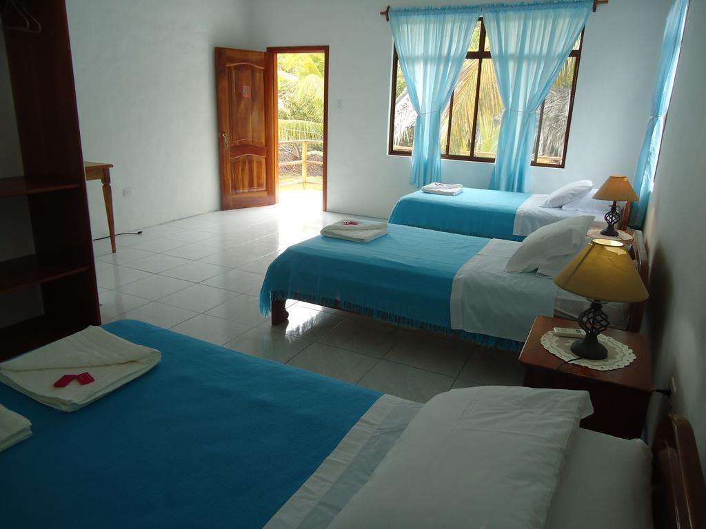 Cartago Bay Villa Puerto Villamil Room photo